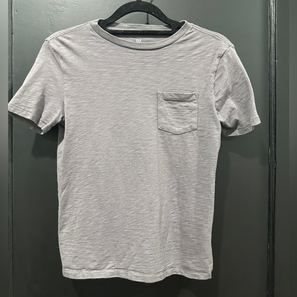 GAP Kids Short Sleeve Pocket Tee in Gray - M